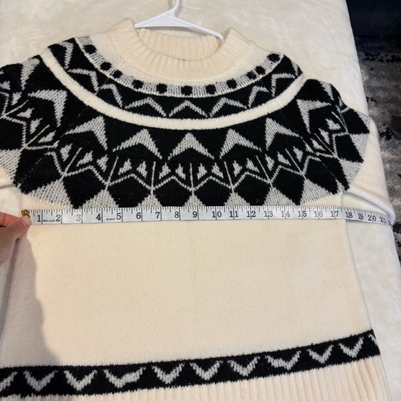 Lulu's Black and Ivory Fair Isle Sweater Size Medium - Picture 6 of 7